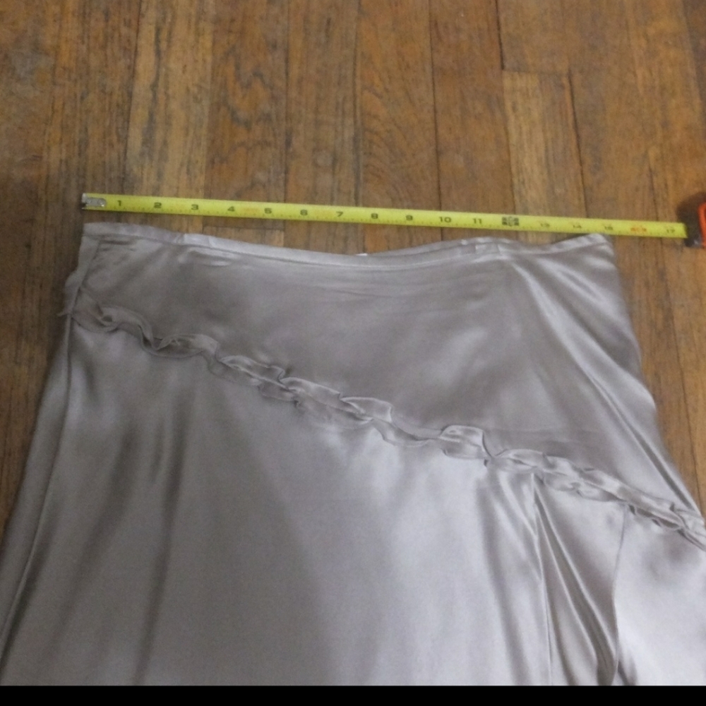 Elegant and Flirty Taupe Silk Skirt by Walter - Picture 9 of 12